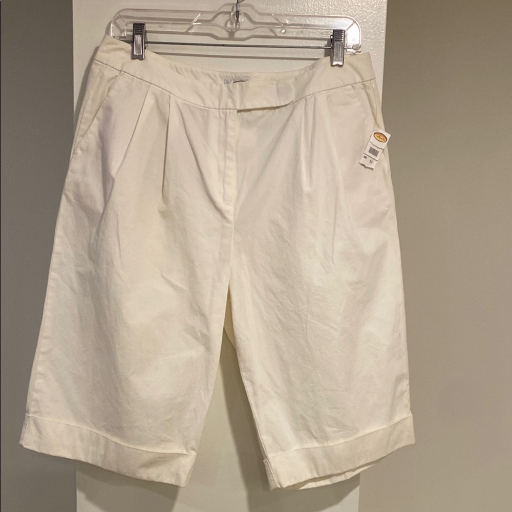 NWT Talbots size 10 white Bermuda shorts